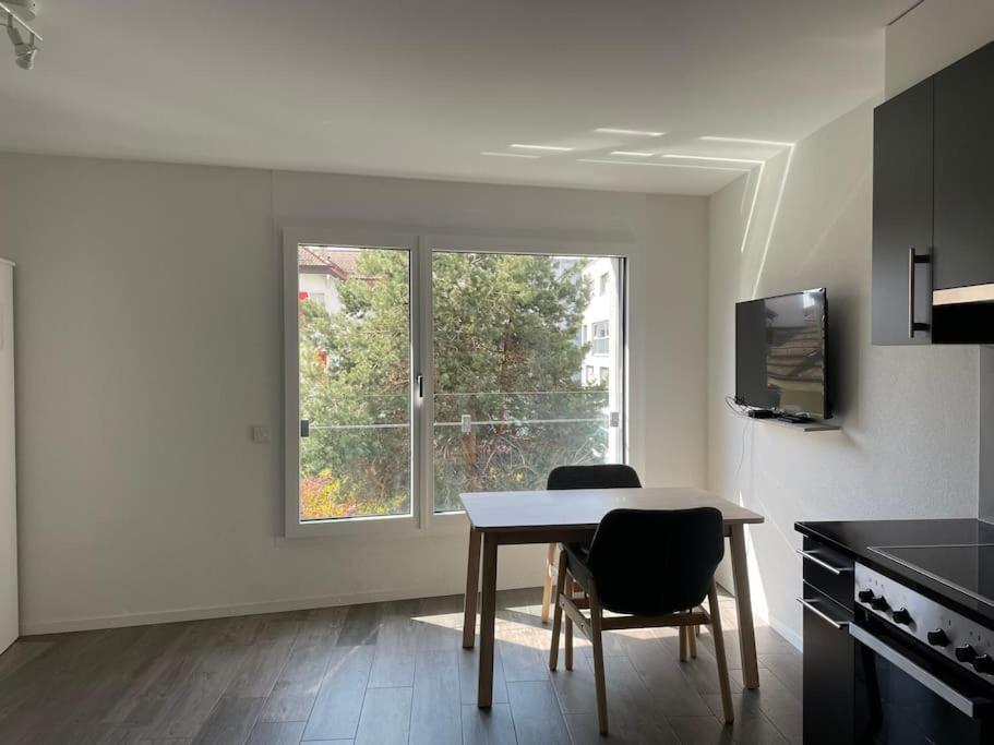 Proche Lausanne: Studio Bien Equipe Apartment Prilly Bagian luar foto