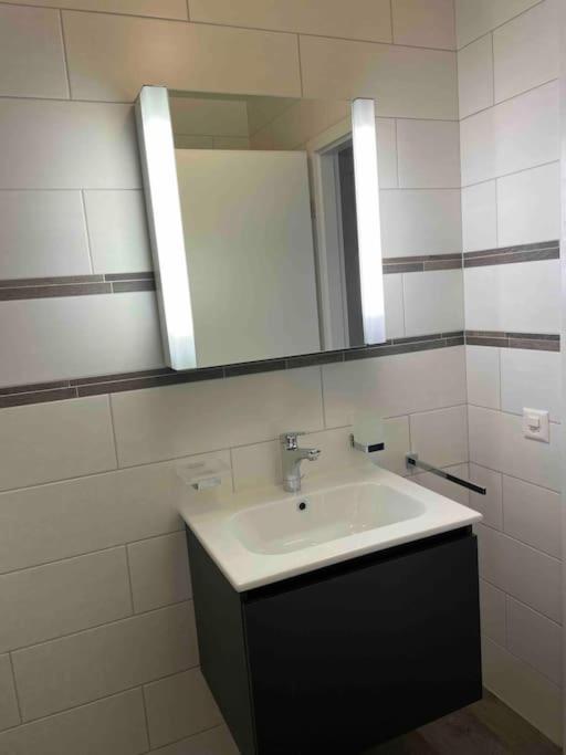 Proche Lausanne: Studio Bien Equipe Apartment Prilly Bagian luar foto