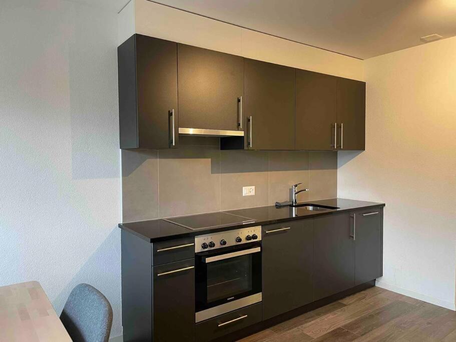 Proche Lausanne: Studio Bien Equipe Apartment Prilly Bagian luar foto