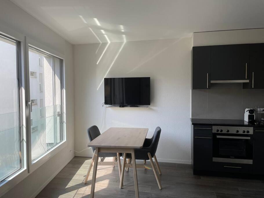 Proche Lausanne: Studio Bien Equipe Apartment Prilly Bagian luar foto