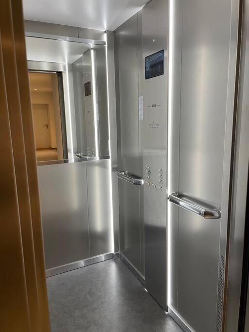 Proche Lausanne: Studio Bien Equipe Apartment Prilly Bagian luar foto