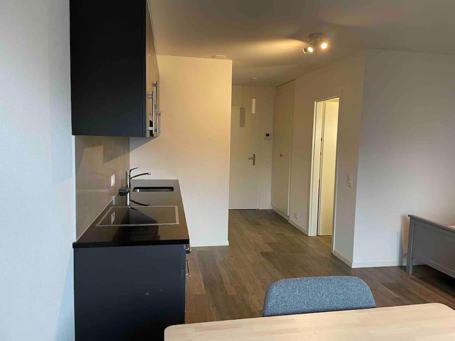 Proche Lausanne: Studio Bien Equipe Apartment Prilly Bagian luar foto