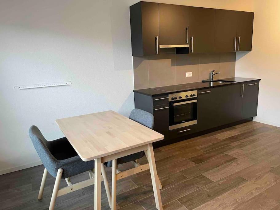 Proche Lausanne: Studio Bien Equipe Apartment Prilly Bagian luar foto